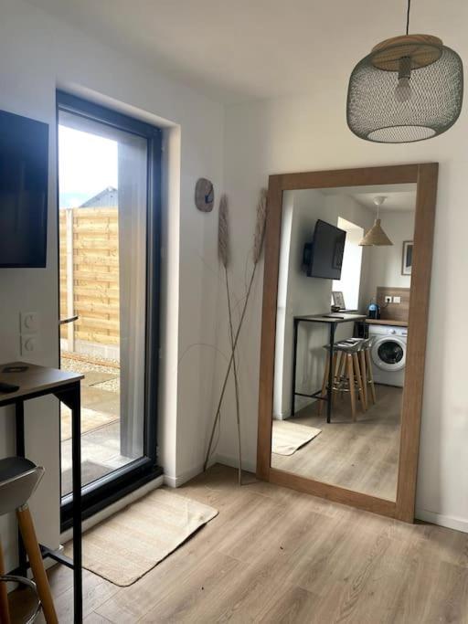 Entre Ville Et Campagne Appartement Cosy Avec Parking Et Terrasse Wood Coutiches Esterno foto
