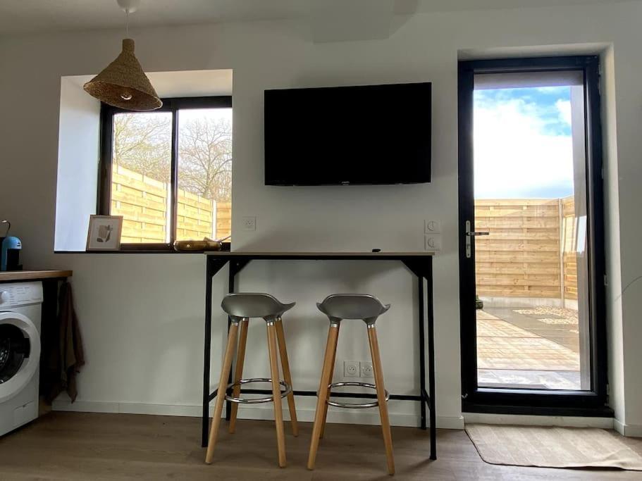 Entre Ville Et Campagne Appartement Cosy Avec Parking Et Terrasse Wood Coutiches Esterno foto